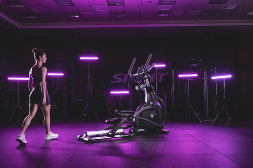 Spirit CE800+ · Elíptica con consola LED – foto 3