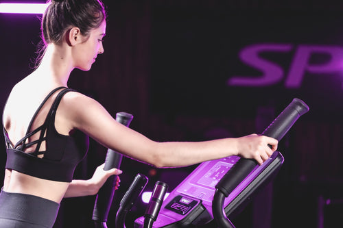Spirit CE800+ · Elíptica con consola LED – foto 5
