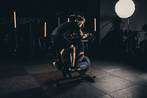 Spirit SBC900 · Bicicleta indoor con resistencia electromagnética y luz de coaching – foto 4