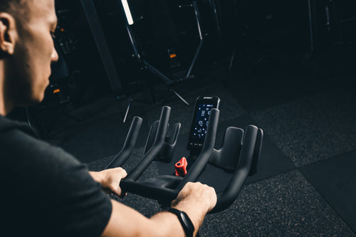 Spirit SBC900 · Bicicleta indoor con resistencia electromagnética y luz de coaching – foto 7